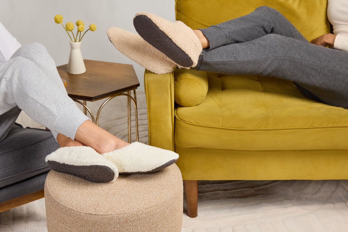 Women’s Aurora Slipper Socks Papyrus with group