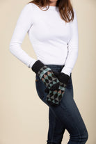 Jaya Wool Knit Mitten Morning lifestyle