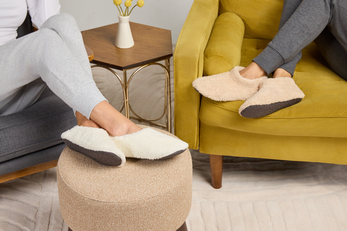 Women’s Aurora Slipper Socks Papyrus with group